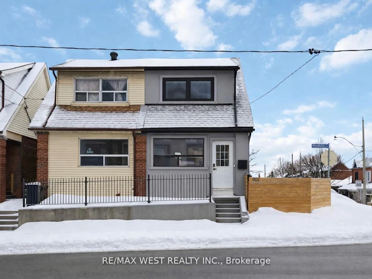 902 Woodbine Avenue, Toronto, ON, M4C 4B5 - 3
