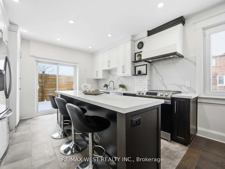 902 Woodbine Avenue, Toronto, ON, M4C 4B5 - 13