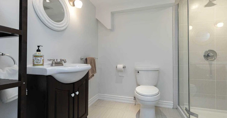 639 Mortimer Avenue, Toronto, ON, M4C 2J9 - 7
