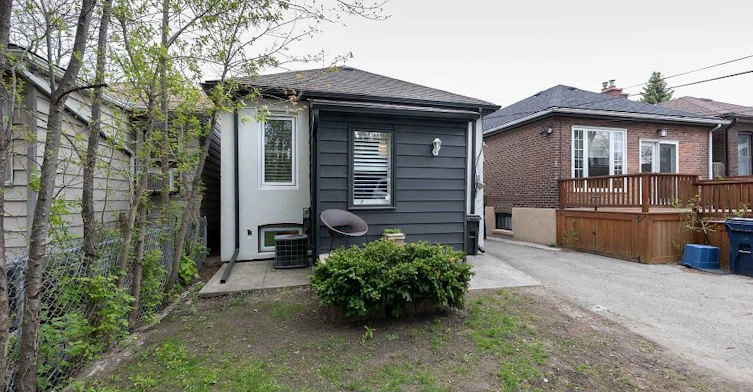 639 Mortimer Avenue, Toronto, ON, M4C 2J9 - 12