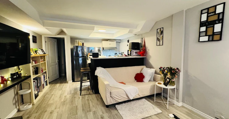 Lower-87 Leroy Avenue, Toronto, ON, M4J 4G9 - 2