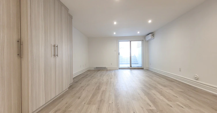 Lower-18 Coxwell Avenue, Toronto, ON, M4L 3A7 - 3
