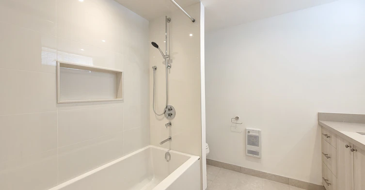 Lower-18 Coxwell Avenue, Toronto, ON, M4L 3A7 - 10
