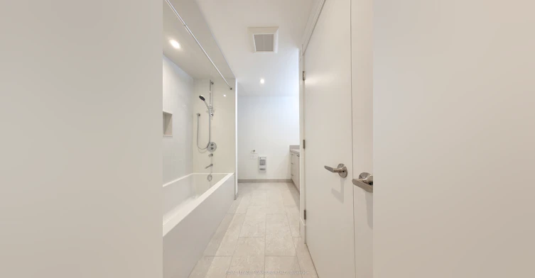 Lower-18 Coxwell Avenue, Toronto, ON, M4L 3A7 - 9