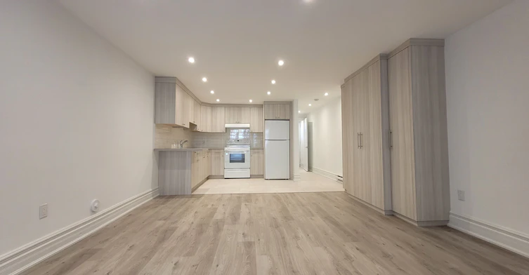 Lower-18 Coxwell Avenue, Toronto, ON, M4L 3A7 - 2