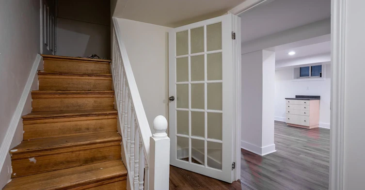 Lower-1277 Broadview Avenue, Toronto, ON, M4K 2T5 - 6
