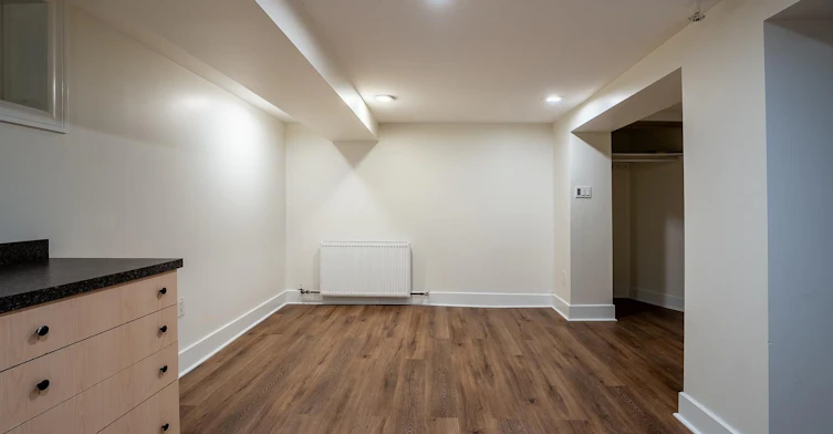 Lower-1277 Broadview Avenue, Toronto, ON, M4K 2T5 - 7