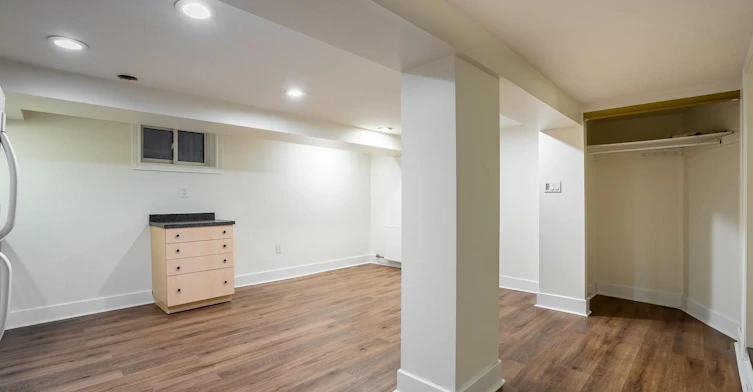 Lower-1277 Broadview Avenue, Toronto, ON, M4K 2T5 - 4