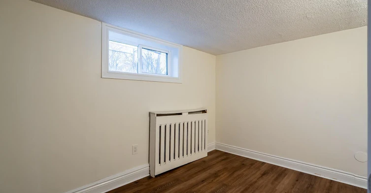 Lower-1277 Broadview Avenue, Toronto, ON, M4K 2T5 - 13
