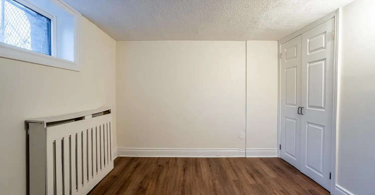Lower-1277 Broadview Avenue, Toronto, ON, M4K 2T5 - 14