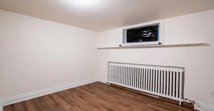 Lower-1277 Broadview Avenue, Toronto, ON, M4K 2T5 - 12