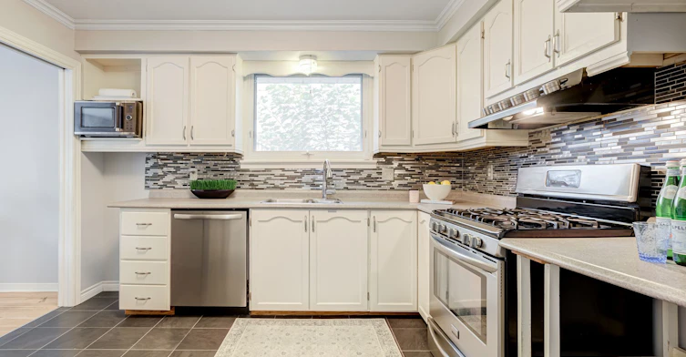 Upper-287 Waverly Street N, Oshawa, ON, L1J 5V8