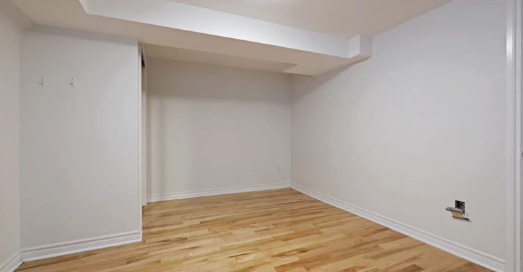 Lower-212 Glebemount Avenue, Toronto, ON, M4C 3T1 - 21