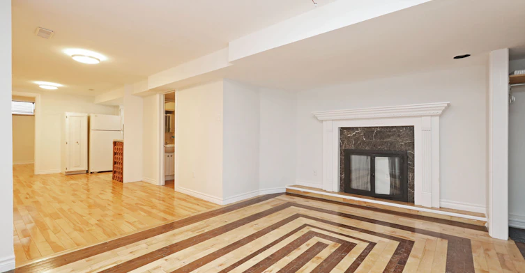 Lower-212 Glebemount Avenue, Toronto, ON, M4C 3T1 - 3