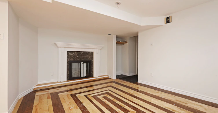 Lower-212 Glebemount Avenue, Toronto, ON, M4C 3T1 - 7
