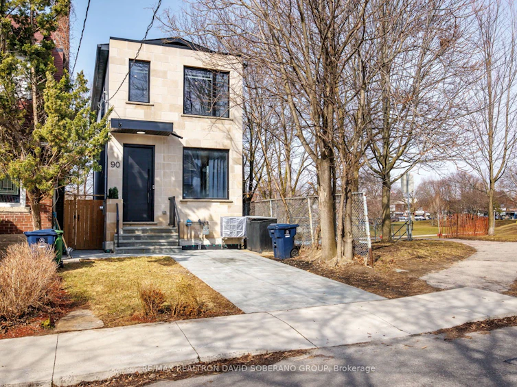 90 East Lynn Avenue, Toronto, ON, M4C 3X2 - 2