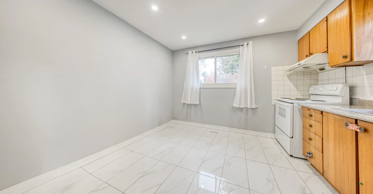 588 Warden Avenue, Toronto, ON, M1L 3Z3 - 8