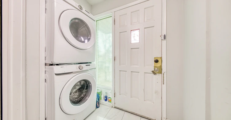 588 Warden Avenue, Toronto, ON, M1L 3Z3 - 2