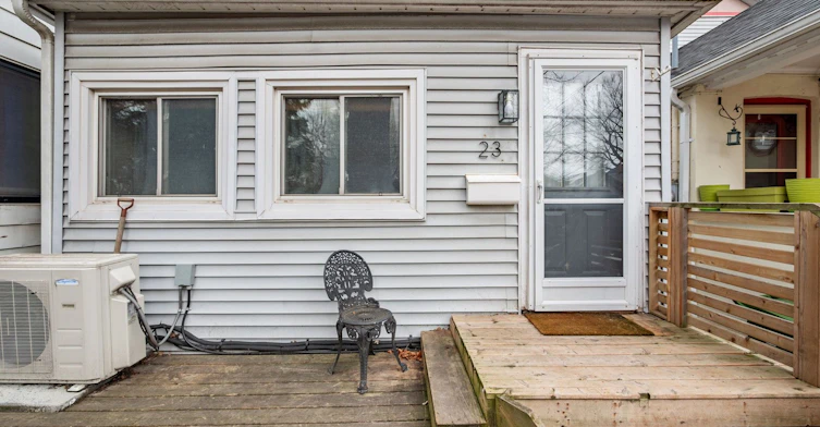 23 Kenworthy Avenue, Toronto, ON, M1L 3B1