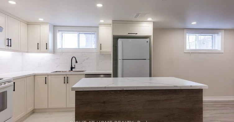 6 Bellvare Crescent, Toronto, ON, M1R 2M9 - 4
