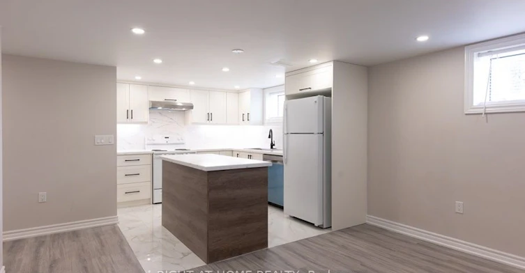 6 Bellvare Crescent, Toronto, ON, M1R 2M9 - 7