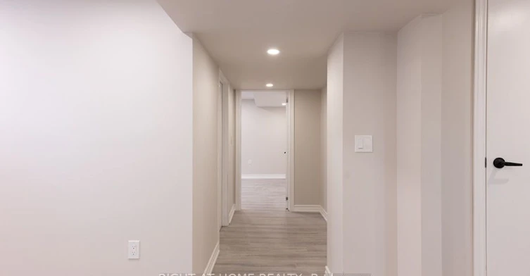 6 Bellvare Crescent, Toronto, ON, M1R 2M9 - 12