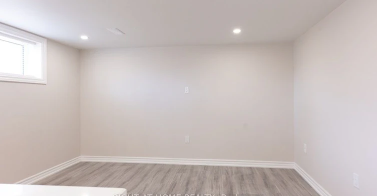 6 Bellvare Crescent, Toronto, ON, M1R 2M9 - 8