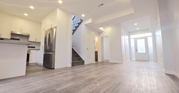 Laneway Suite-94 Barrington Avenue, Toronto, ON, M4C 4Z1 - 3
