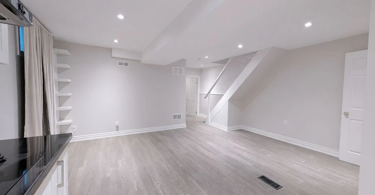 Lower-10 Dixon Avenue, Toronto, ON, M4L 1N3 - 4