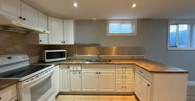 303 Wilson Road N, Oshawa, ON, L1G 6E4 - 10