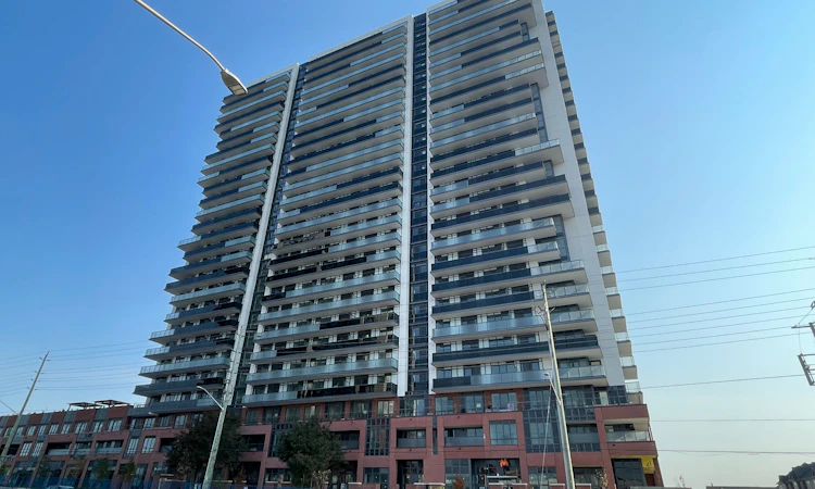 808-2545 Simcoe Street N