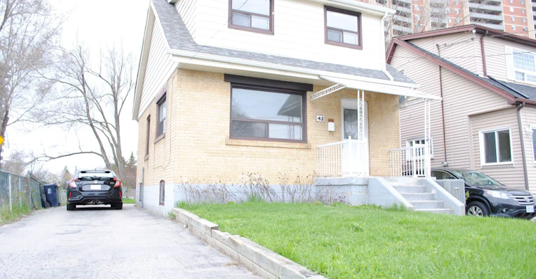 Studio-42 St Dunstan Drive, Toronto, ON, M1L 2V5
