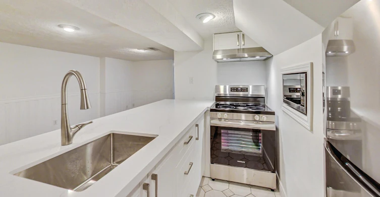 40 Tiago Avenue, Toronto, ON, M4B 2A1 - 5
