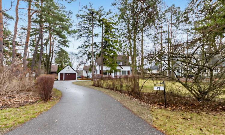 1421 Military Trail