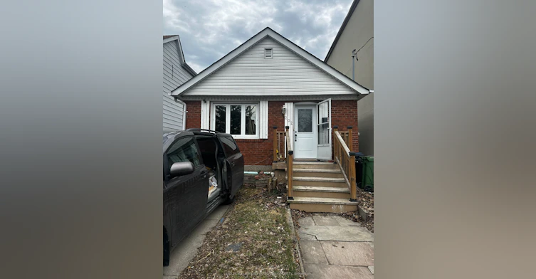 202 Cedarvale Avenue, Toronto, ON, M4C 4K2