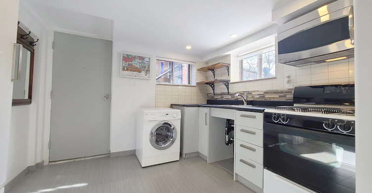 5-27 Hiawatha Road, Toronto, ON, M4L 2X7 - 5