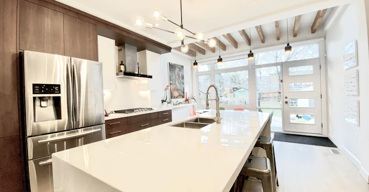 16 Woodlee Road, Toronto, ON, M4E 2R1 - 2