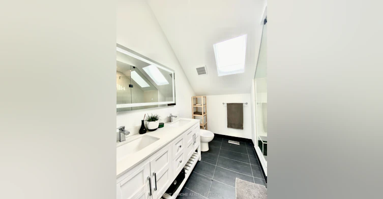 16 Woodlee Road, Toronto, ON, M4E 2R1 - 15
