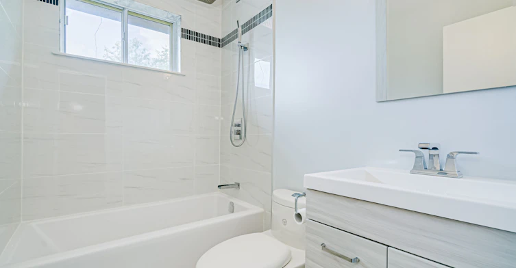 38 Osborne Avenue, Toronto, ON, M4E 3A9 - 14