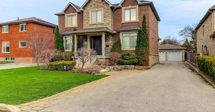 49 Gooderham Drive, Toronto, ON, M1R 3G6 - 2