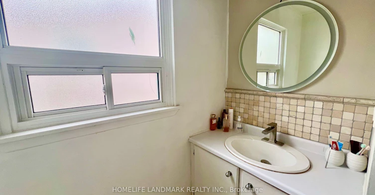 Main Floor-81 United Square, Toronto, ON, M1B 2B9 - 12