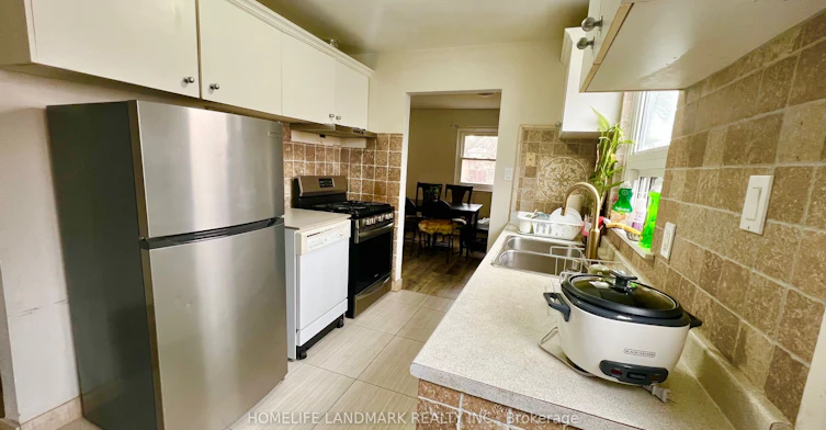 Main Floor-81 United Square, Toronto, ON, M1B 2B9 - 6