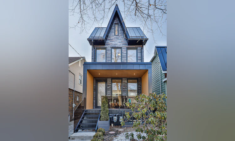 MAIN AND LANEWAY-11 Merrill Avenue W