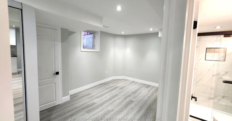 Lower-435 Stonegate Avenue, Oshawa, ON, L1K 2L7 - 8