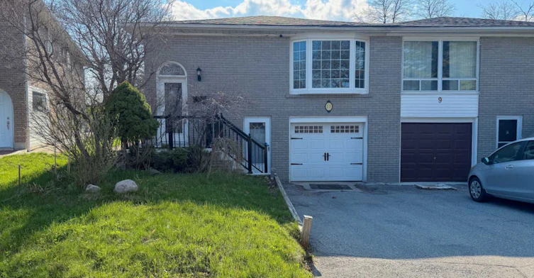 Main-11 Tineta Crescent, Toronto, ON, M1S 2Y5