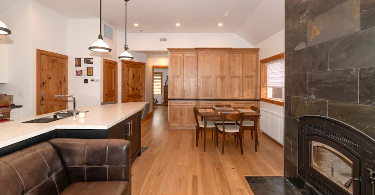 Upper-837 Kingston Road, Toronto, ON, M4E 1R9 - 4