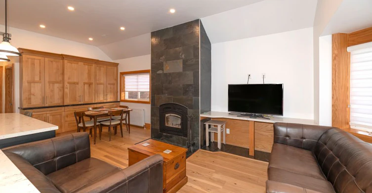 Upper-837 Kingston Road, Toronto, ON, M4E 1R9 - 2