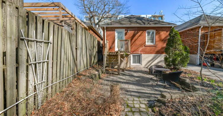 Upper-837 Kingston Road, Toronto, ON, M4E 1R9 - 16