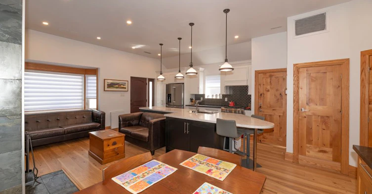 Upper-837 Kingston Road, Toronto, ON, M4E 1R9 - 3