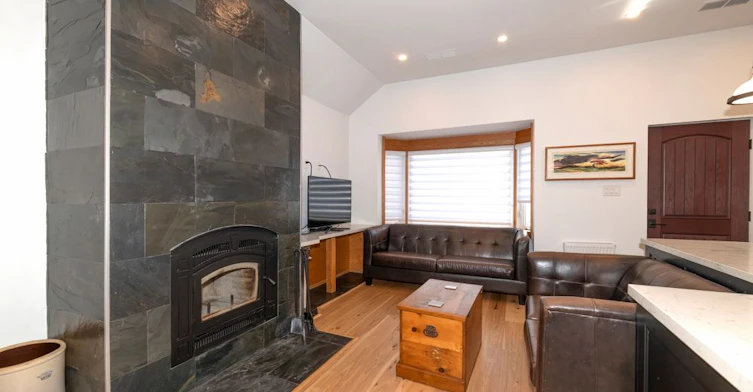 Upper-837 Kingston Road, Toronto, ON, M4E 1R9 - 6